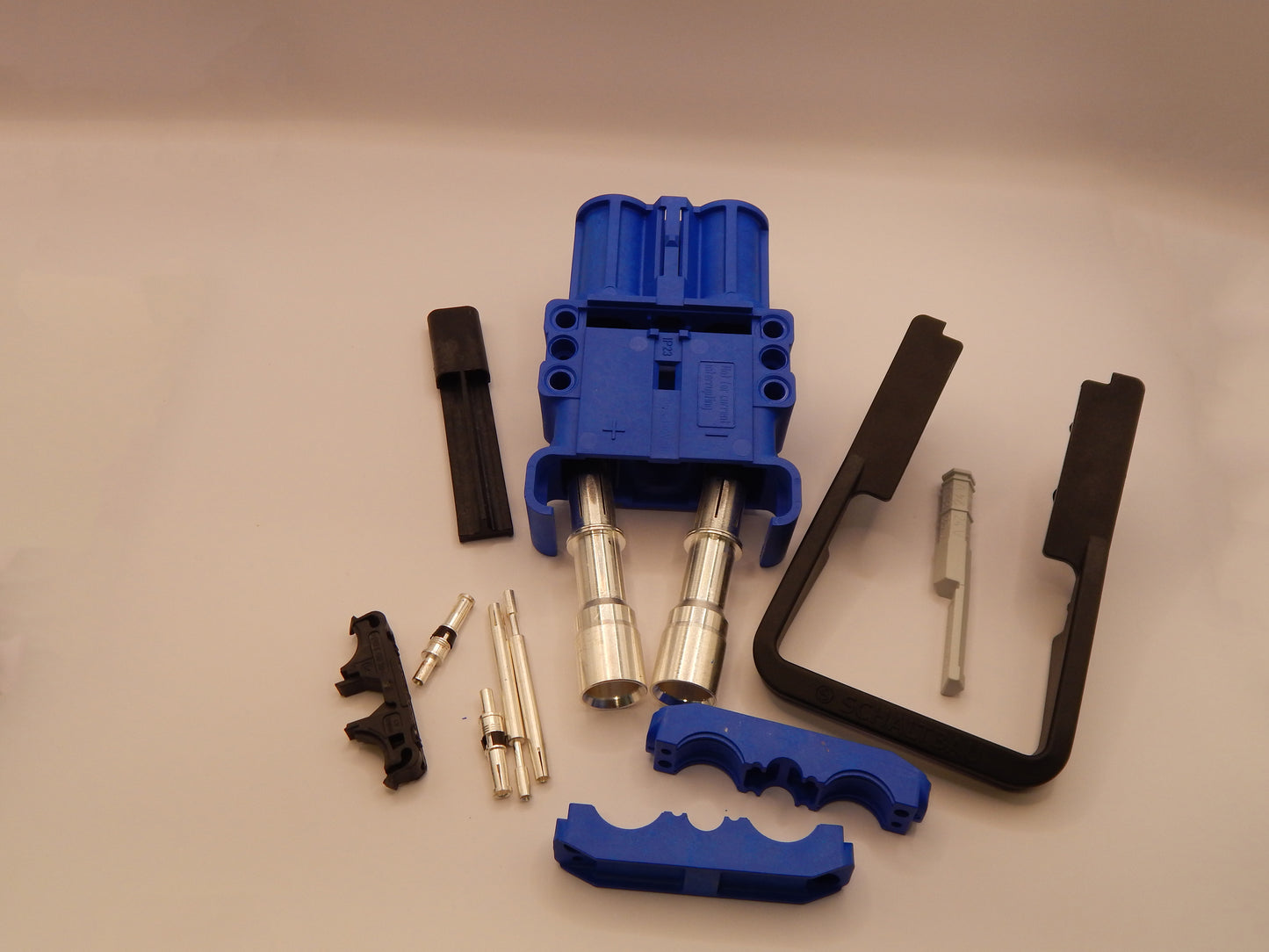 Schaltbau - Battery recep. w/ 2 pilot and 2 aux contacts and snap-on handle